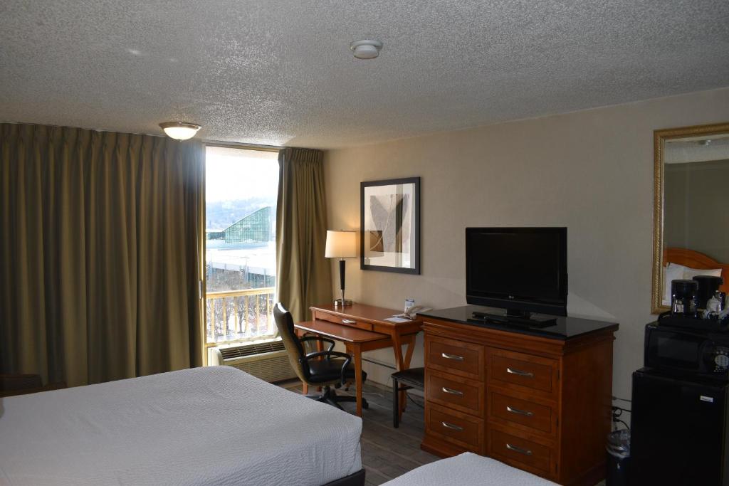 Double Bed 02 at Inn at the Convention Center
