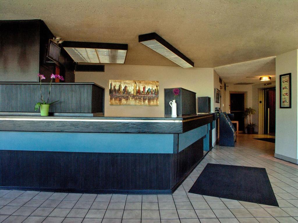 Front desk at Inn at the Convention Center