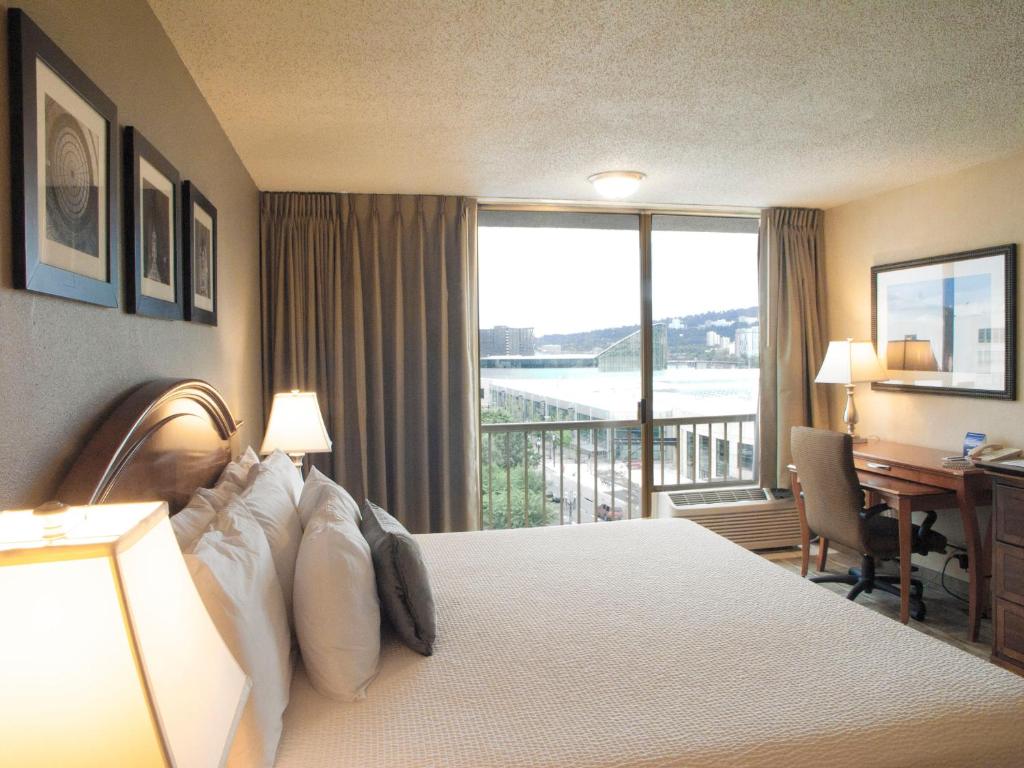 One Bed 2 at Inn at the Convention Center