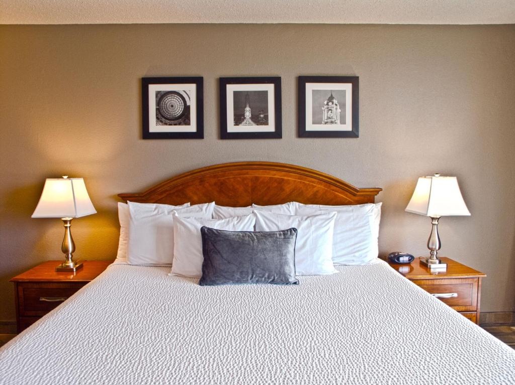 One Bed 4 at Inn at the Convention Center