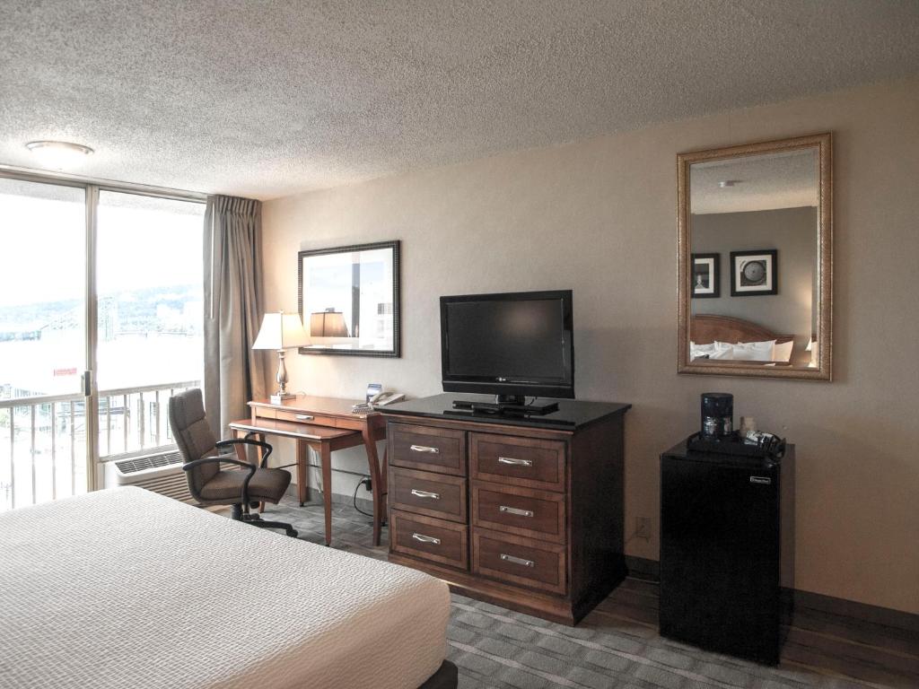 One Bed 5 at Inn at the Convention Center